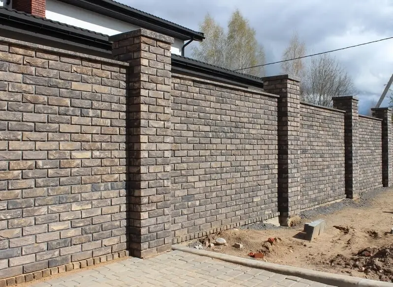 заборы из кирпича под ключ в спб