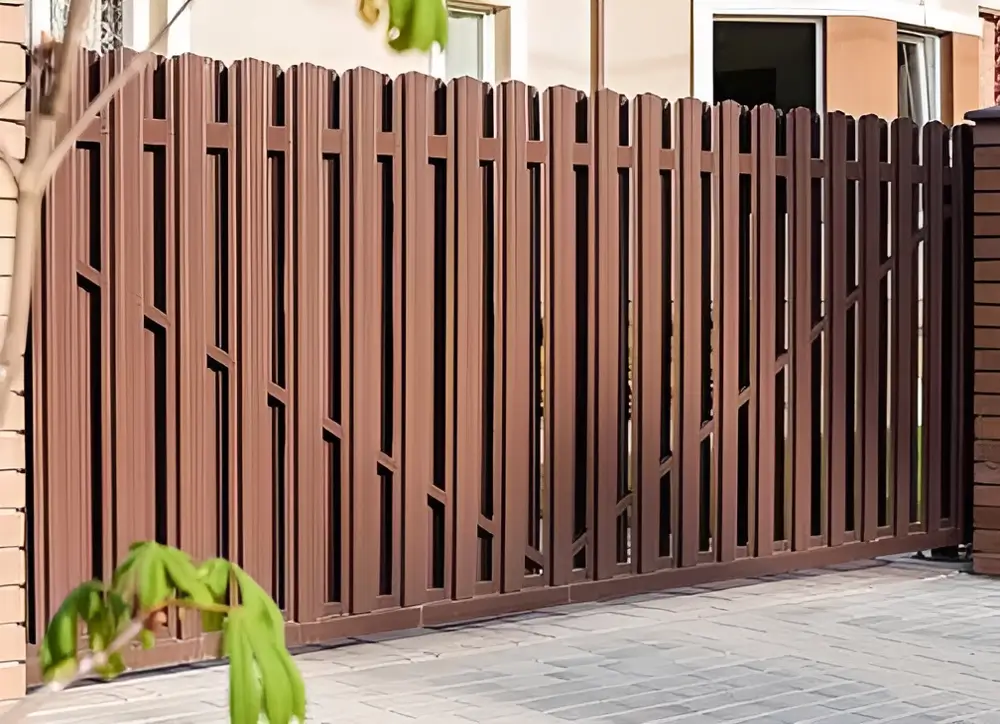 Заборы из евроштакетника