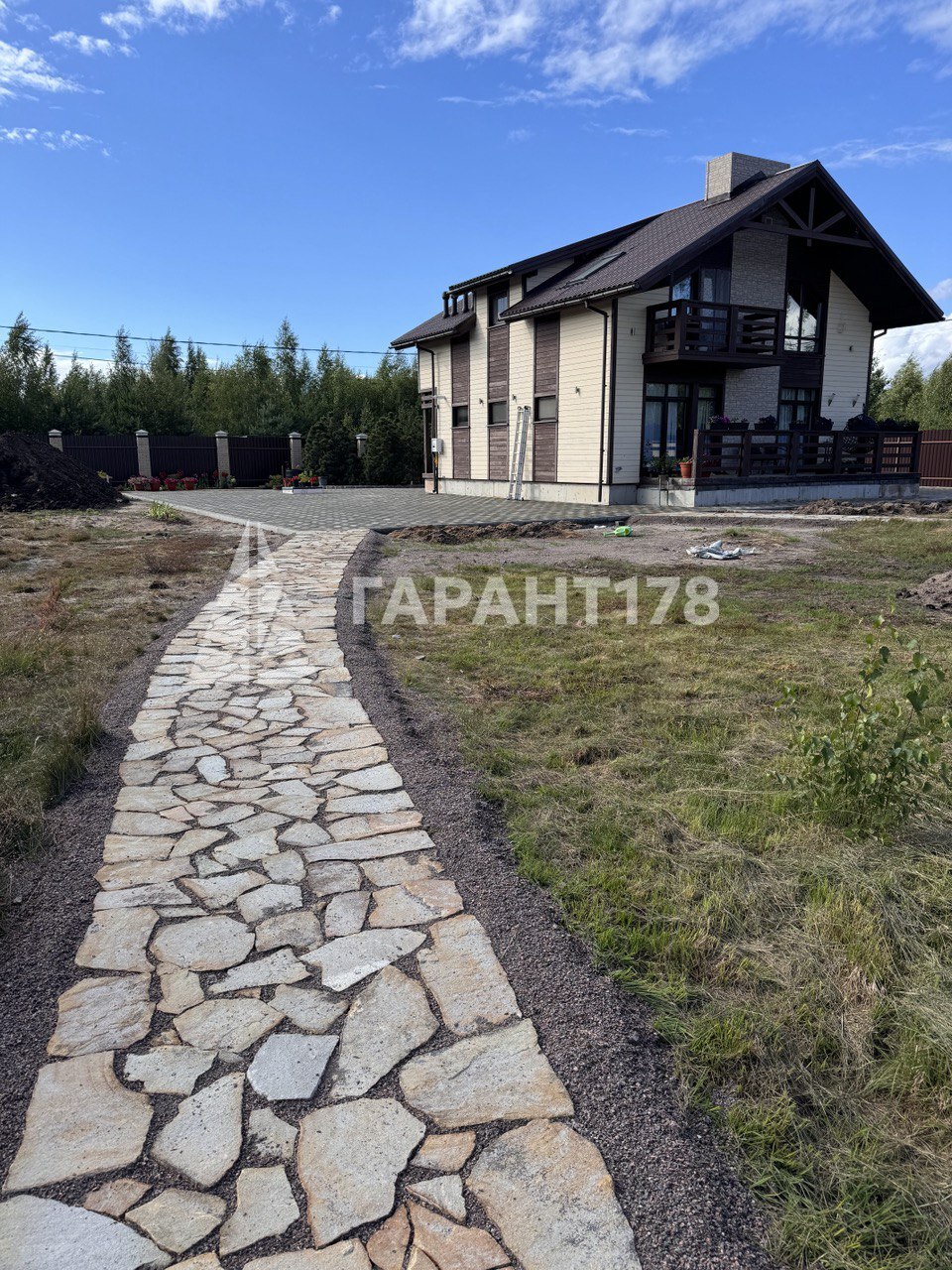 Мощение участка с водоотведением (Сосновый Бор)