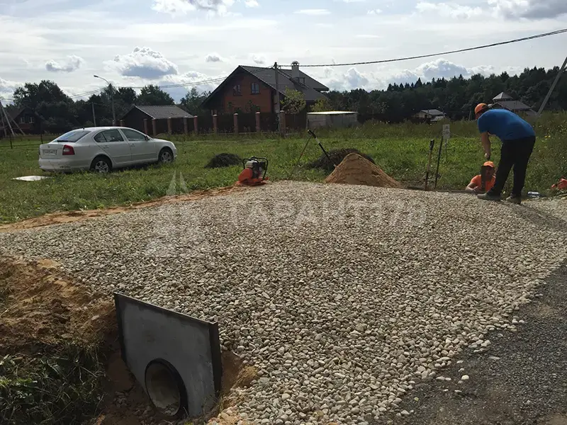 заказать отсыпку щебнем въезда на участок