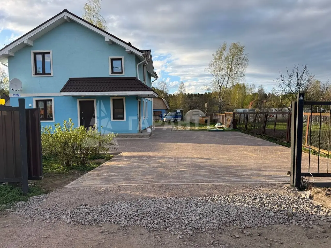 готовая парковка из брусчатки на участке Усть Луга фото